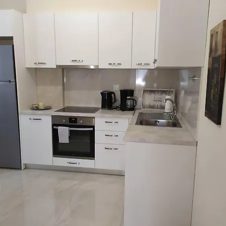 Renovated 300m From The Sea *