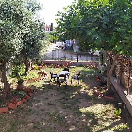 Renovated 300m From The Sea Case de vacanță