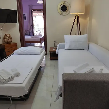 Renovated 300m From The Sea Case de vacanță